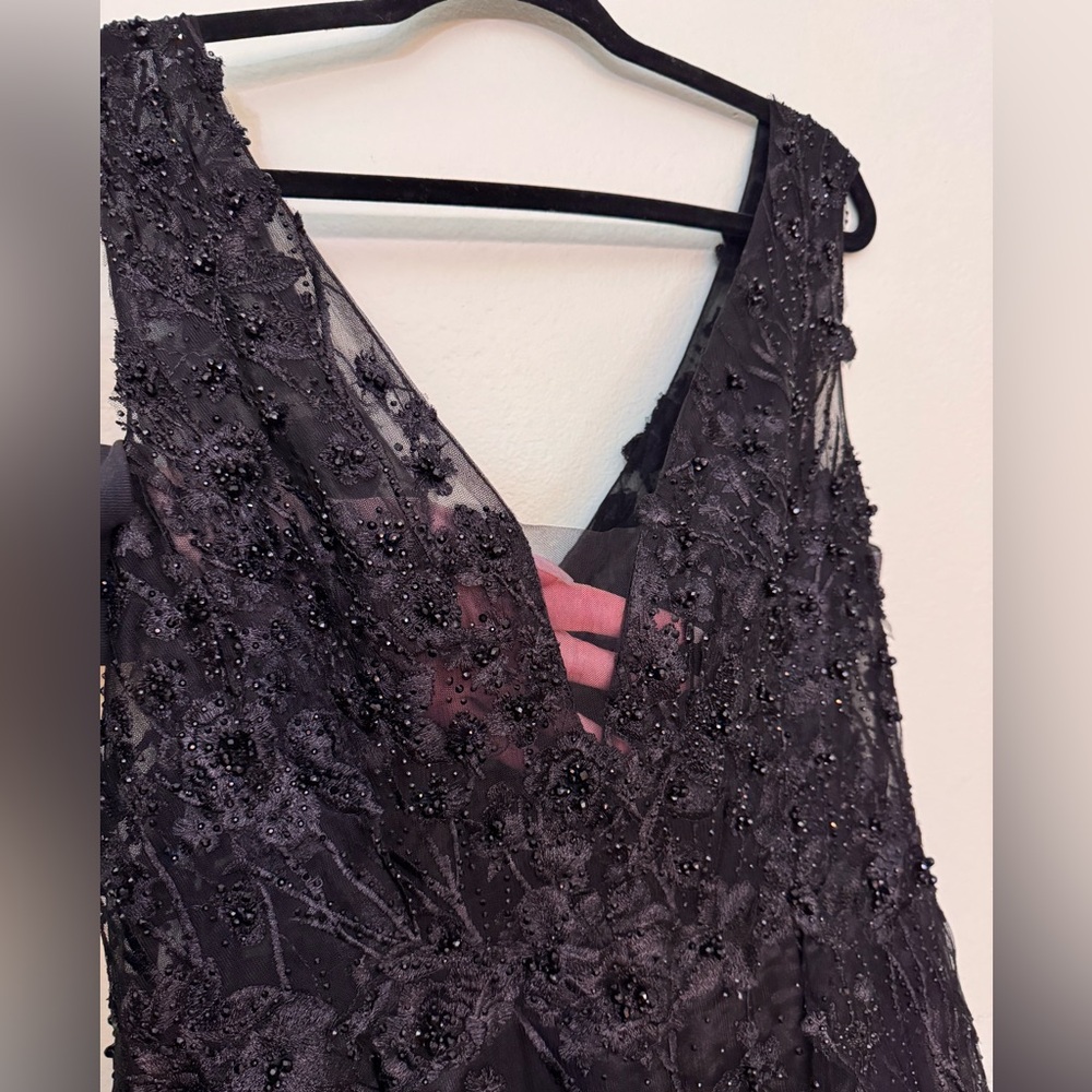 MAC DUGGAL Black Floral Embroidered Illusion V-Neck Gown 14 - Picture 7 of 14